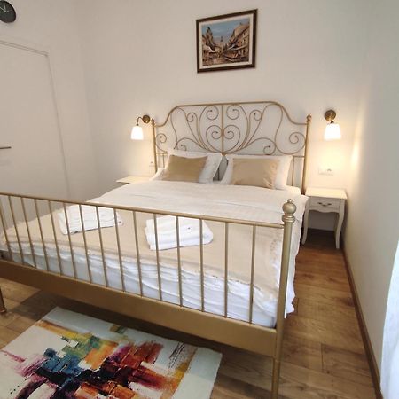Papavero Rooms Pula Bagian luar foto